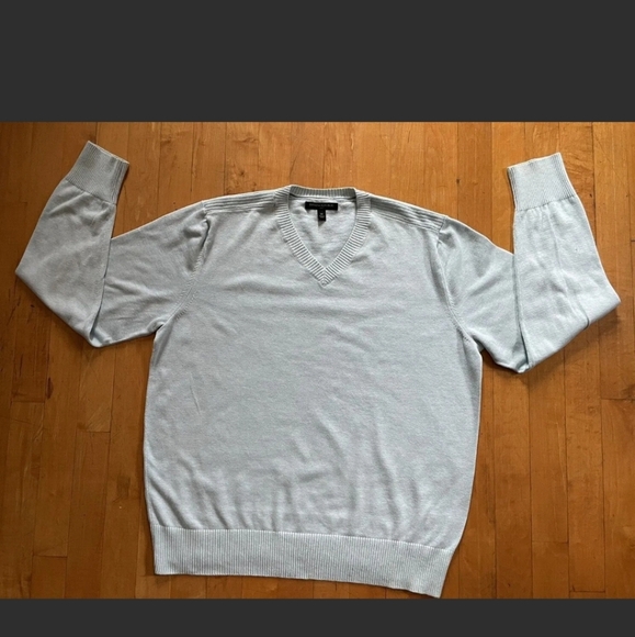 Banana Republic Men's Medium Light Blue V-Neck Sweater - Picture 11 of 12